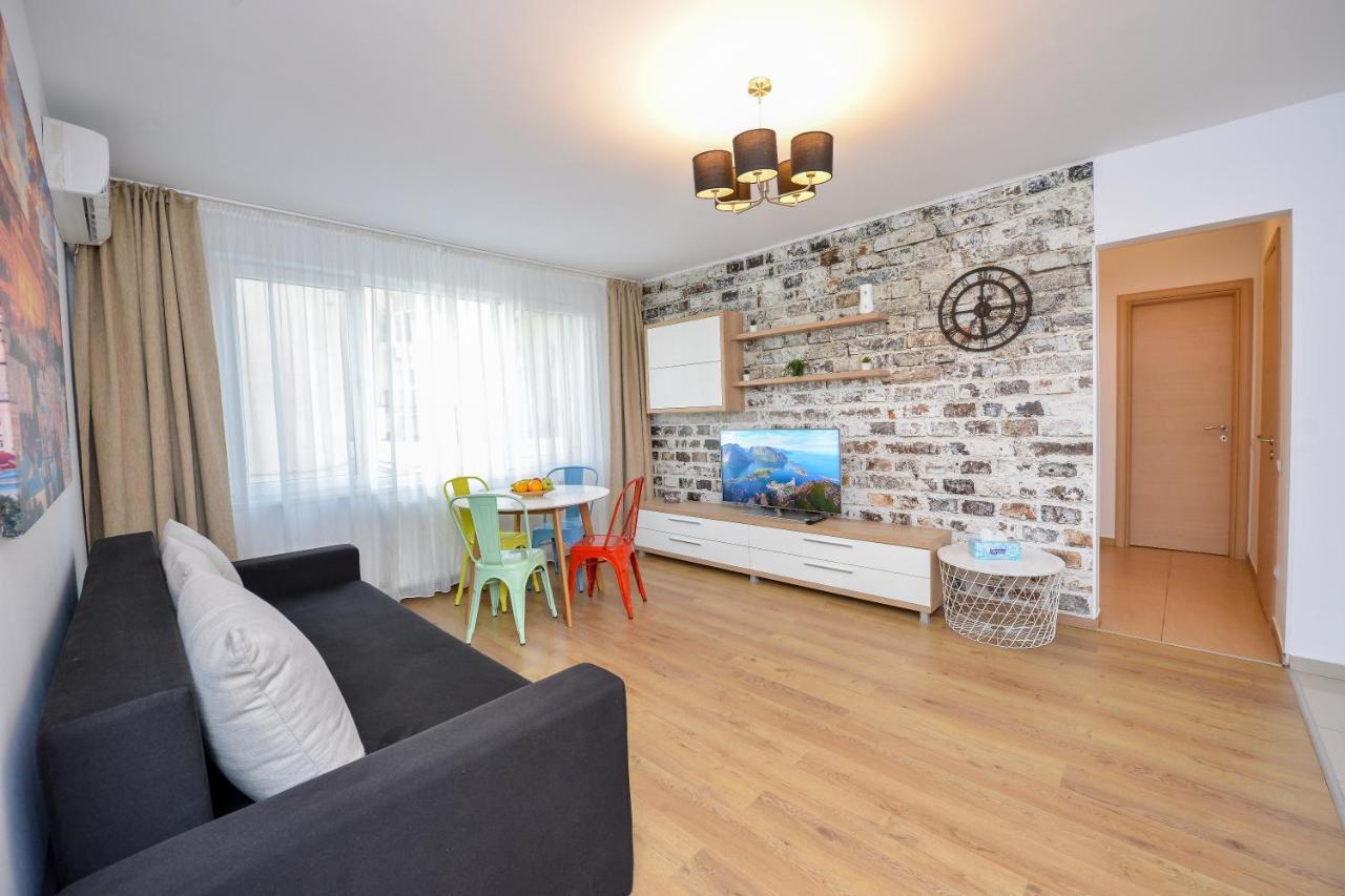 One By One - By Grand Apartament