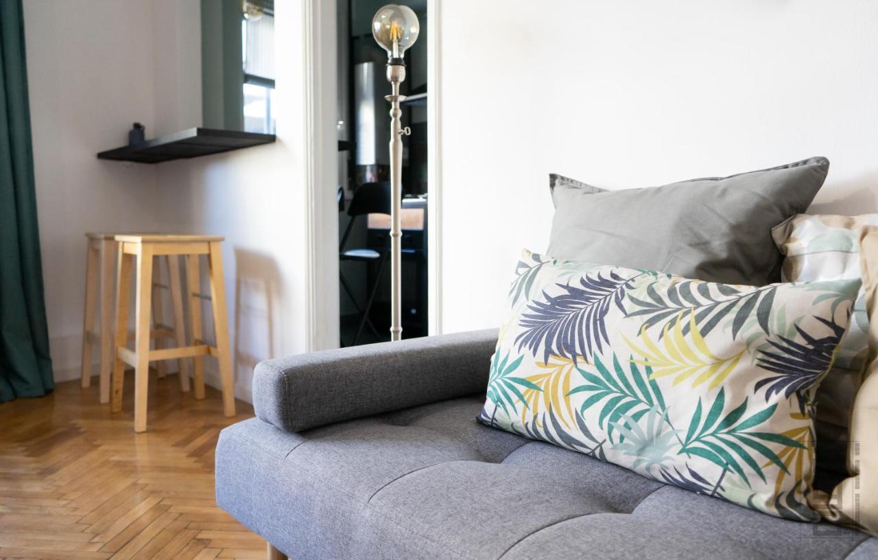 S Q U A Re Palace Gallery//apartment Bucharest