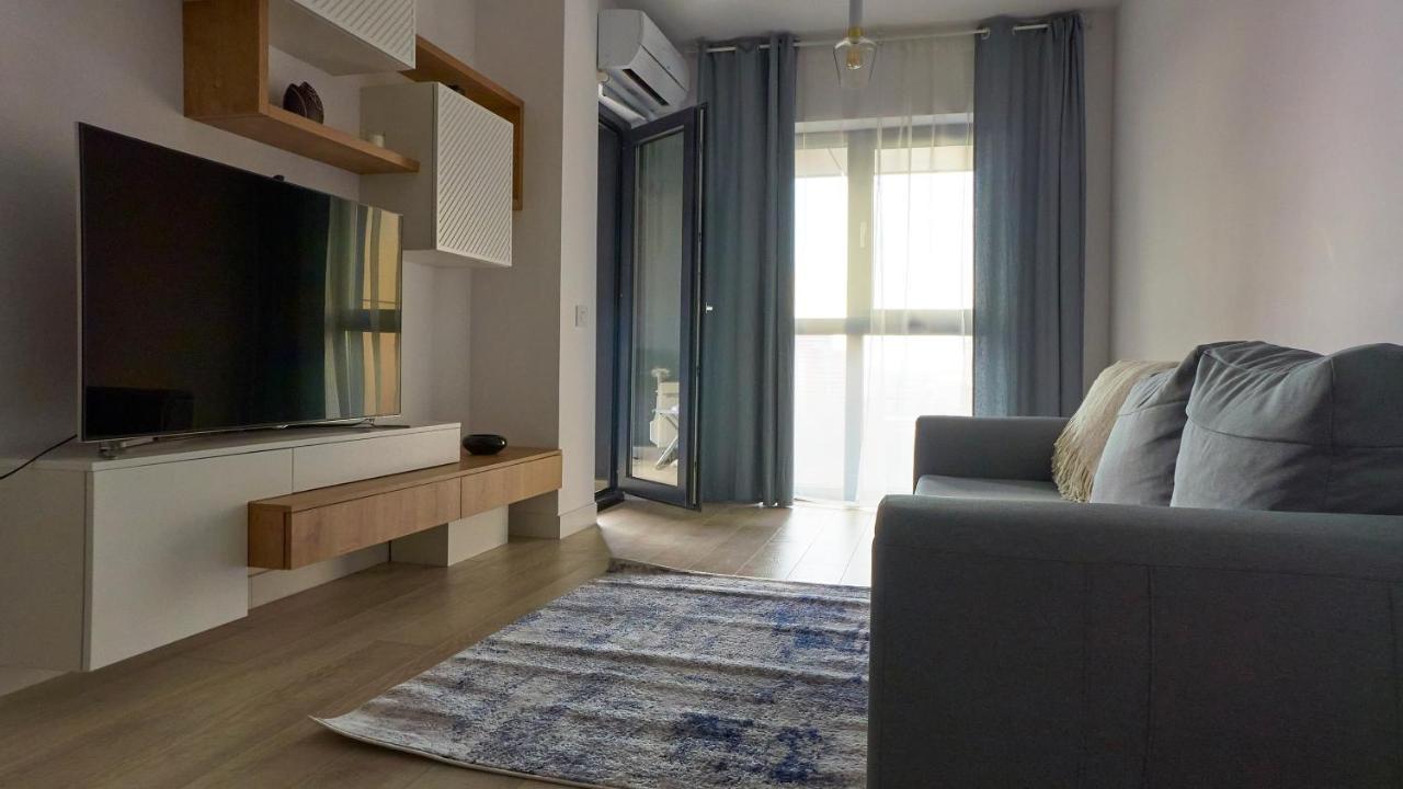 Silver Apartment *