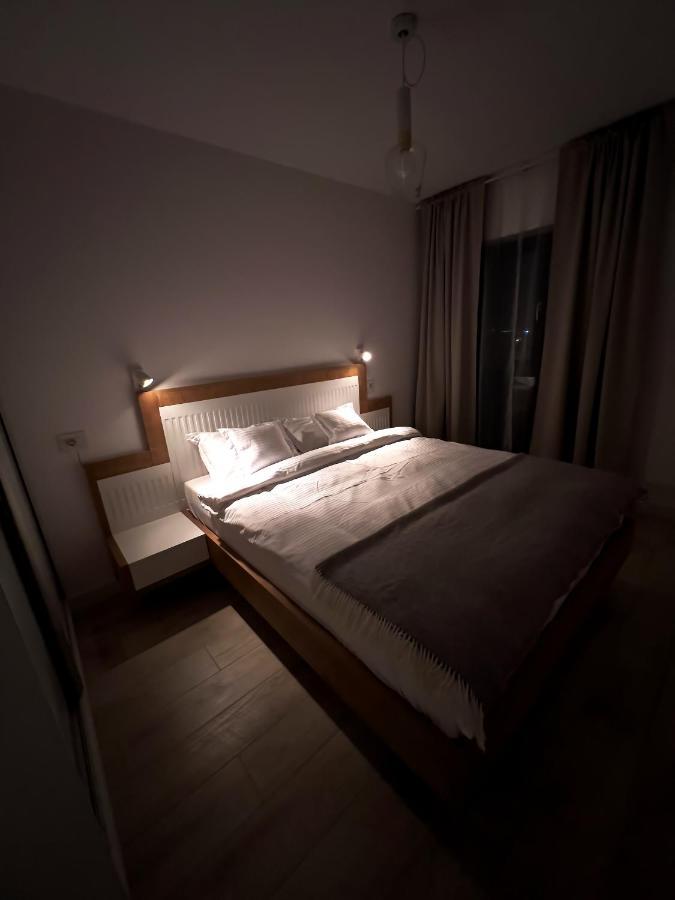 Silver Apartment *