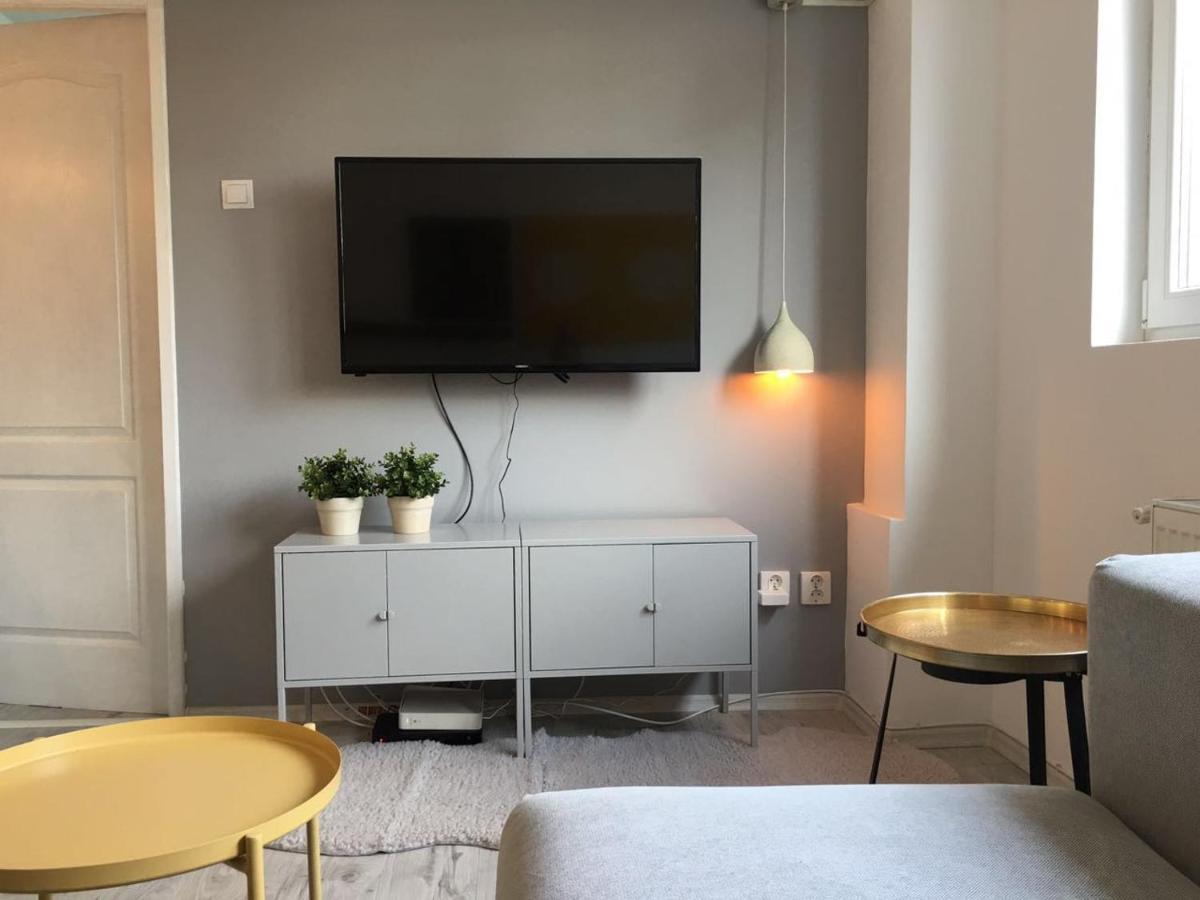 Pearl Center - 2bdr Apartment *