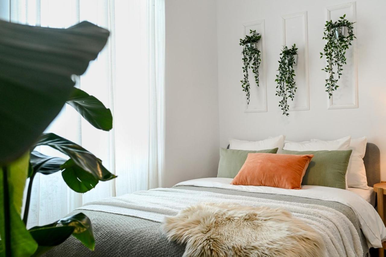 Dream In The Old Town: Bright & Comfy Studio Apartment Bucharest