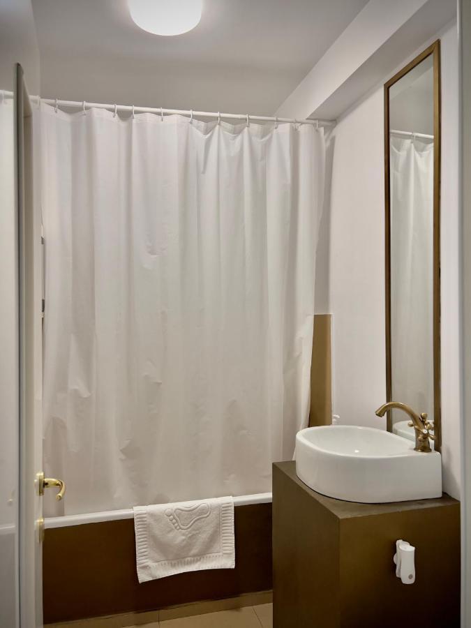 Apartamento Contemporary Comfort High Above - And Stylish *