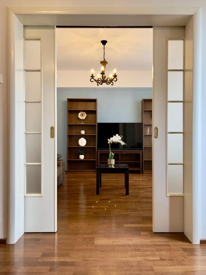 Apartamento Contemporary Comfort High Above - And Stylish Bucareste
