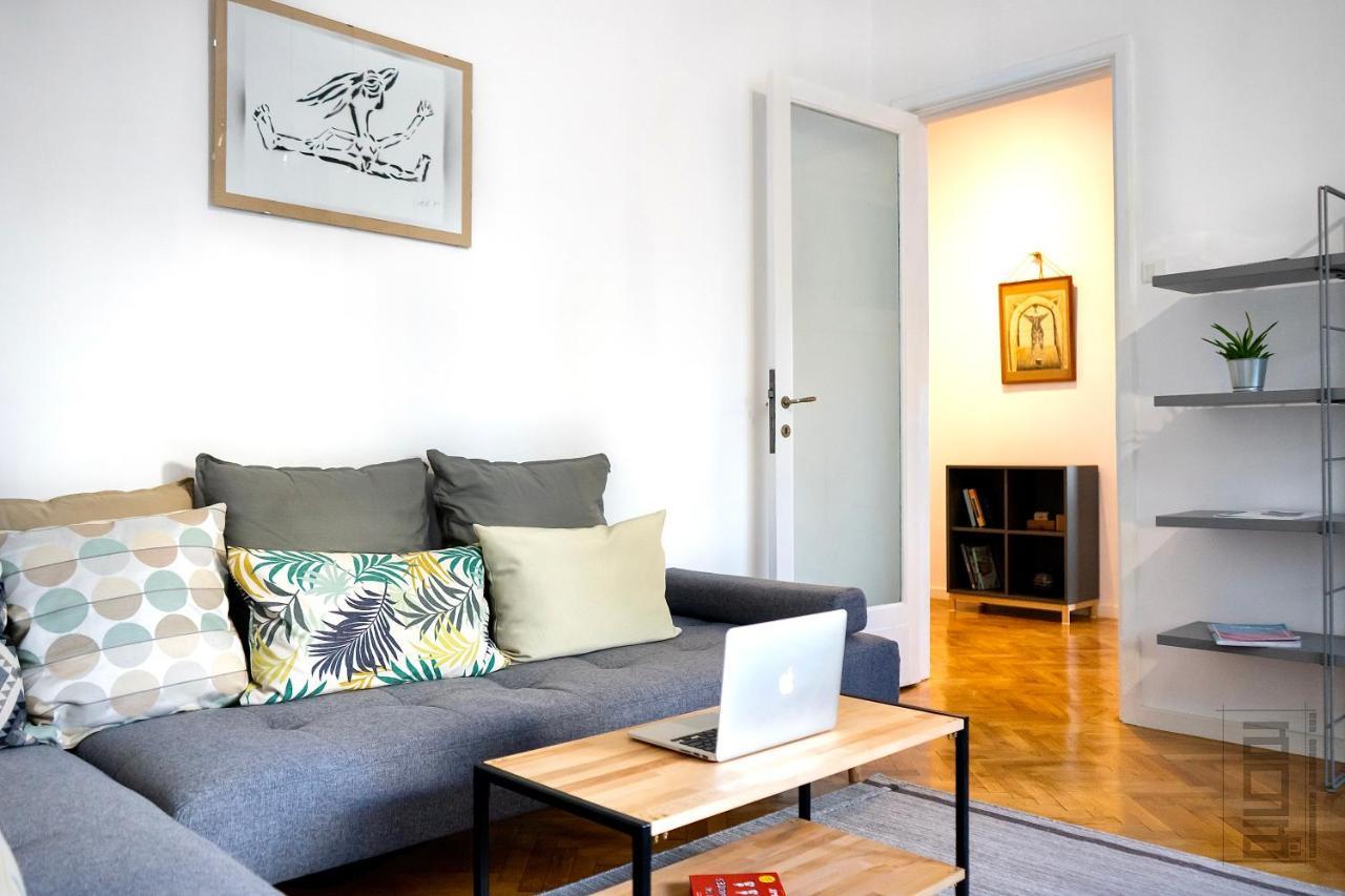 Apartment S Q U A Re Palace Gallery//apartment Bucharest