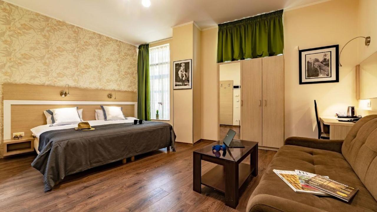 Trianon 3*