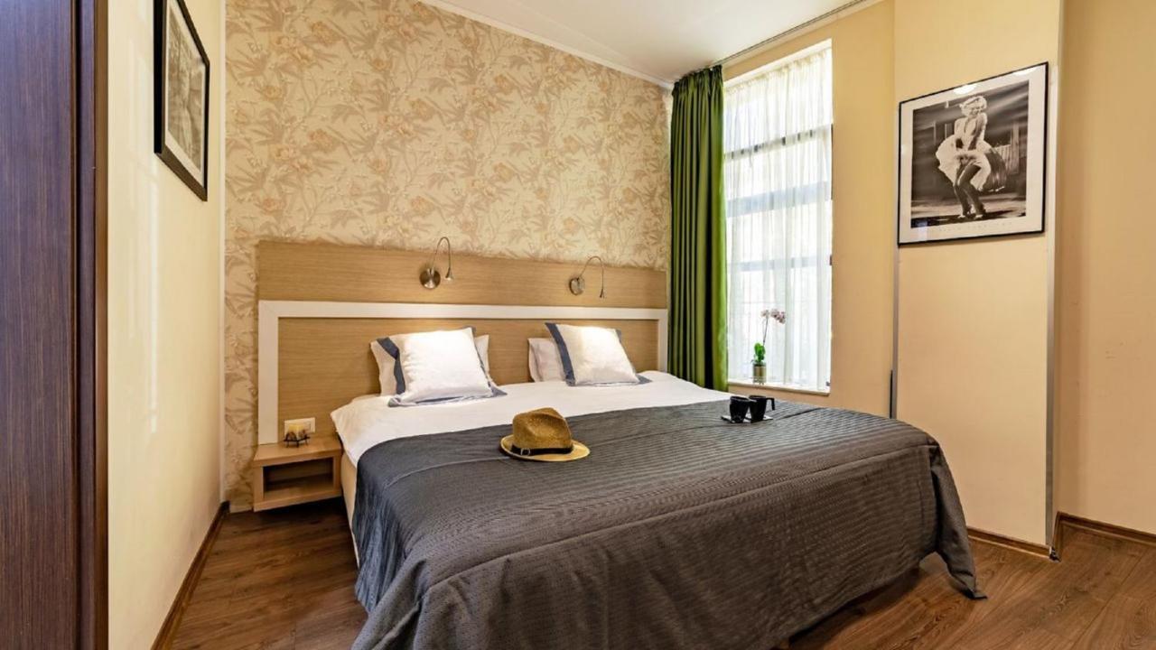 Trianon 3*