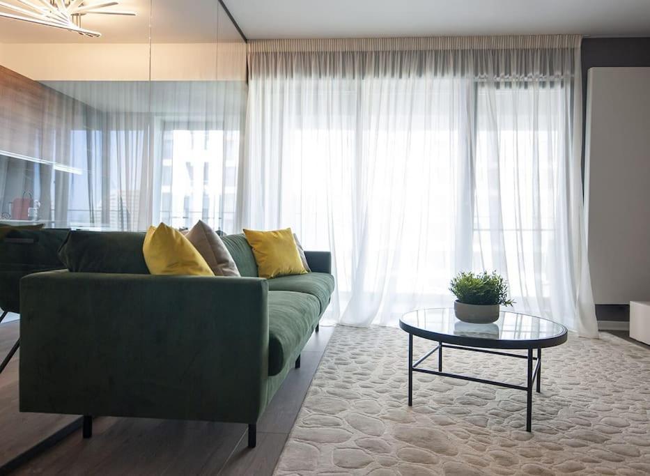 Apartament The Shades Of Grey 123 - Cloud9 - Pipera - Floreasca - Barbu Vacarescu Area