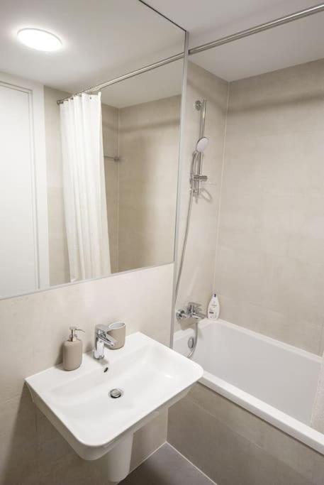 The Shades Of Grey 123 - Cloud9 - Pipera - Floreasca - Barbu Vacarescu Area Apartament