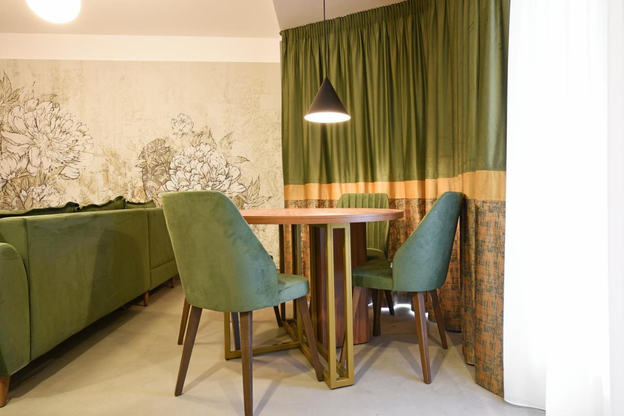 Suspended Gardens Apartment *