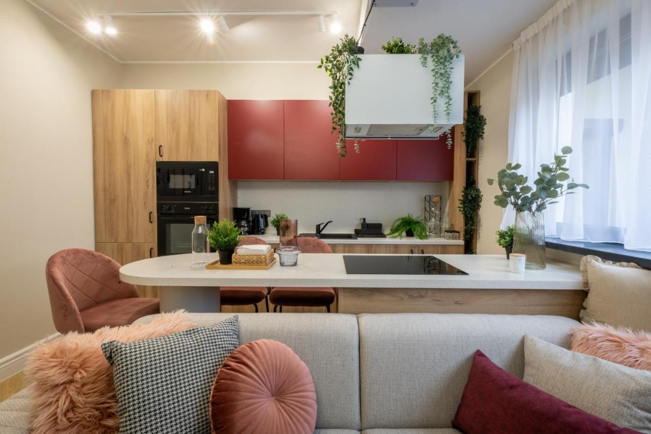 Stylish Ruby 1br - Old Town Urban Oasis Bucharest