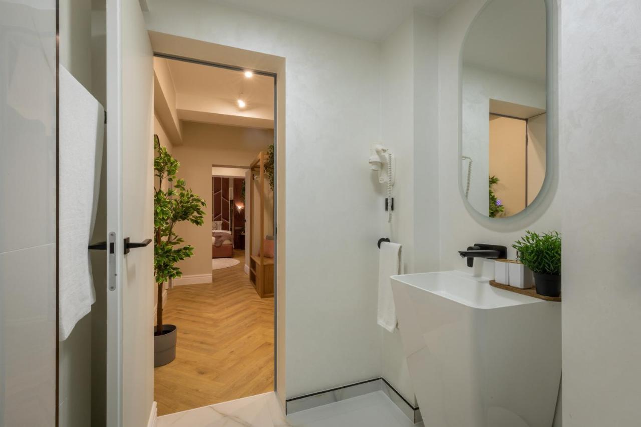 Stylish Ruby 1br - Old Town Urban Oasis Apartment Bucharest