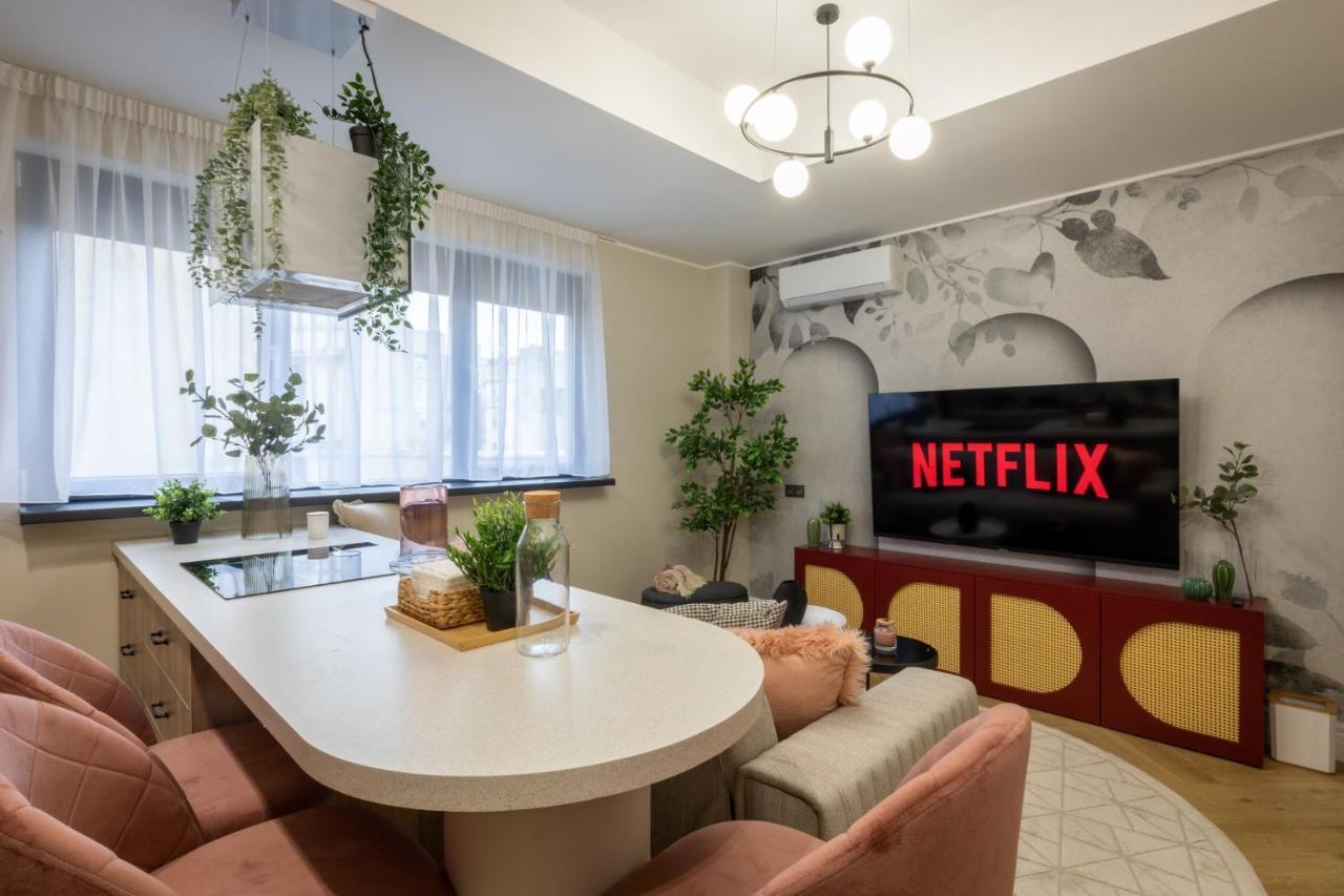 Stylish Ruby 1br - Old Town Urban Oasis Apartment