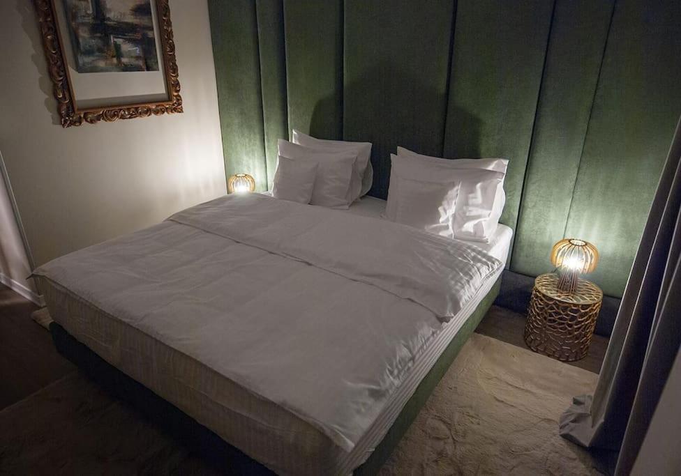 Apartament The Shades Of Grey 123 - Cloud9 - Pipera - Floreasca - Barbu Vacarescu Area