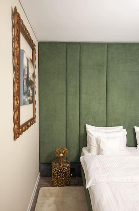 Apartament The Shades Of Grey 123 - Cloud9 - Pipera - Floreasca - Barbu Vacarescu Area