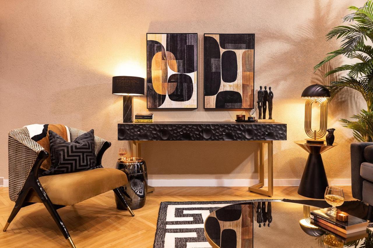 Apartment Qult - Maze