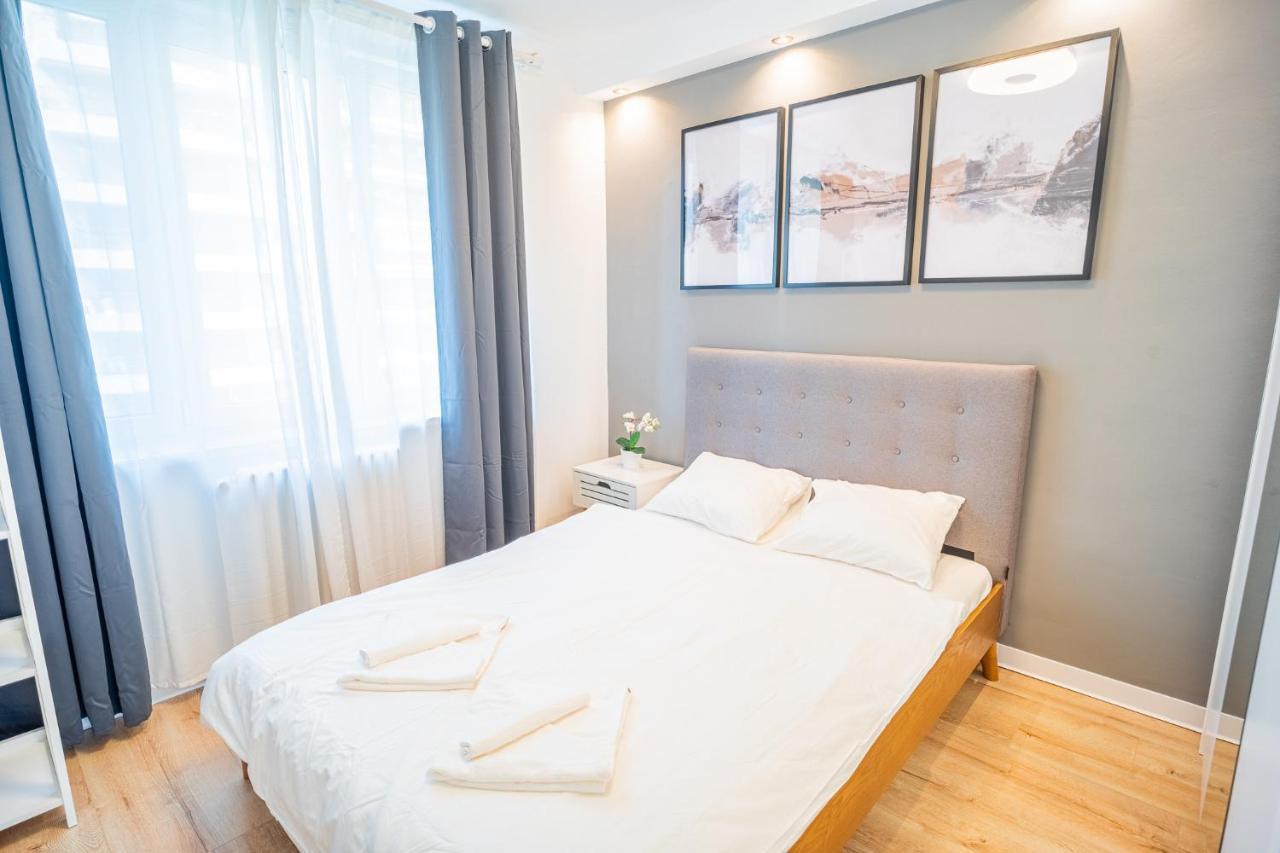 Spacious Newly Renovated 2br With Balcony Bucharest