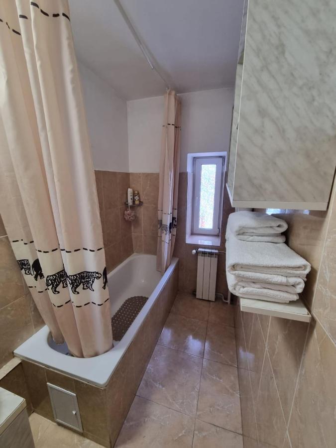 Lunna Ap 3 Cam, B - Dul Unirii, Nr 73,bloc G3, Sc 3,et 5,ap 62 *