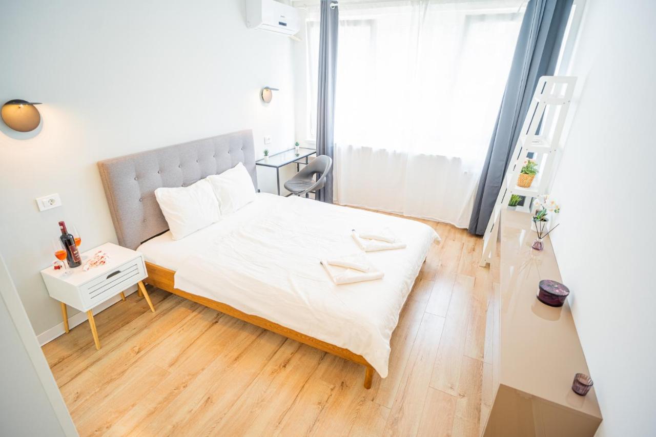 Apartment Spacious Newly Renovated 2br With Balcony