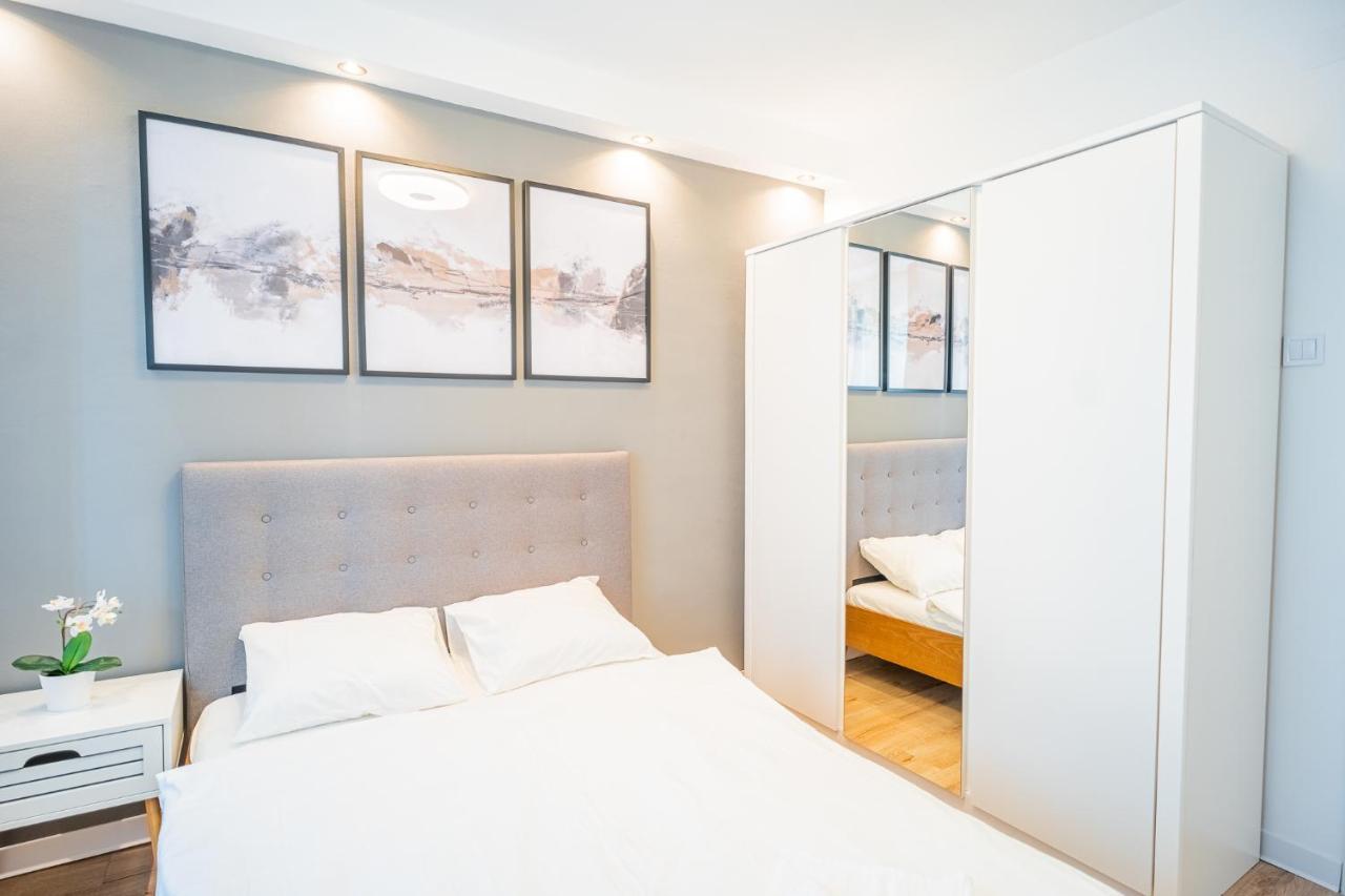 Spacious Newly Renovated 2br With Balcony * Bucharest