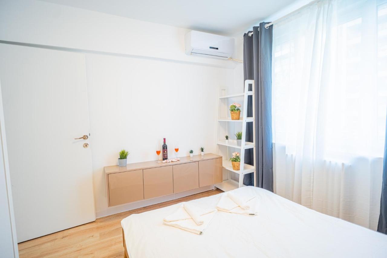 Spacious Newly Renovated 2br With Balcony Apartment