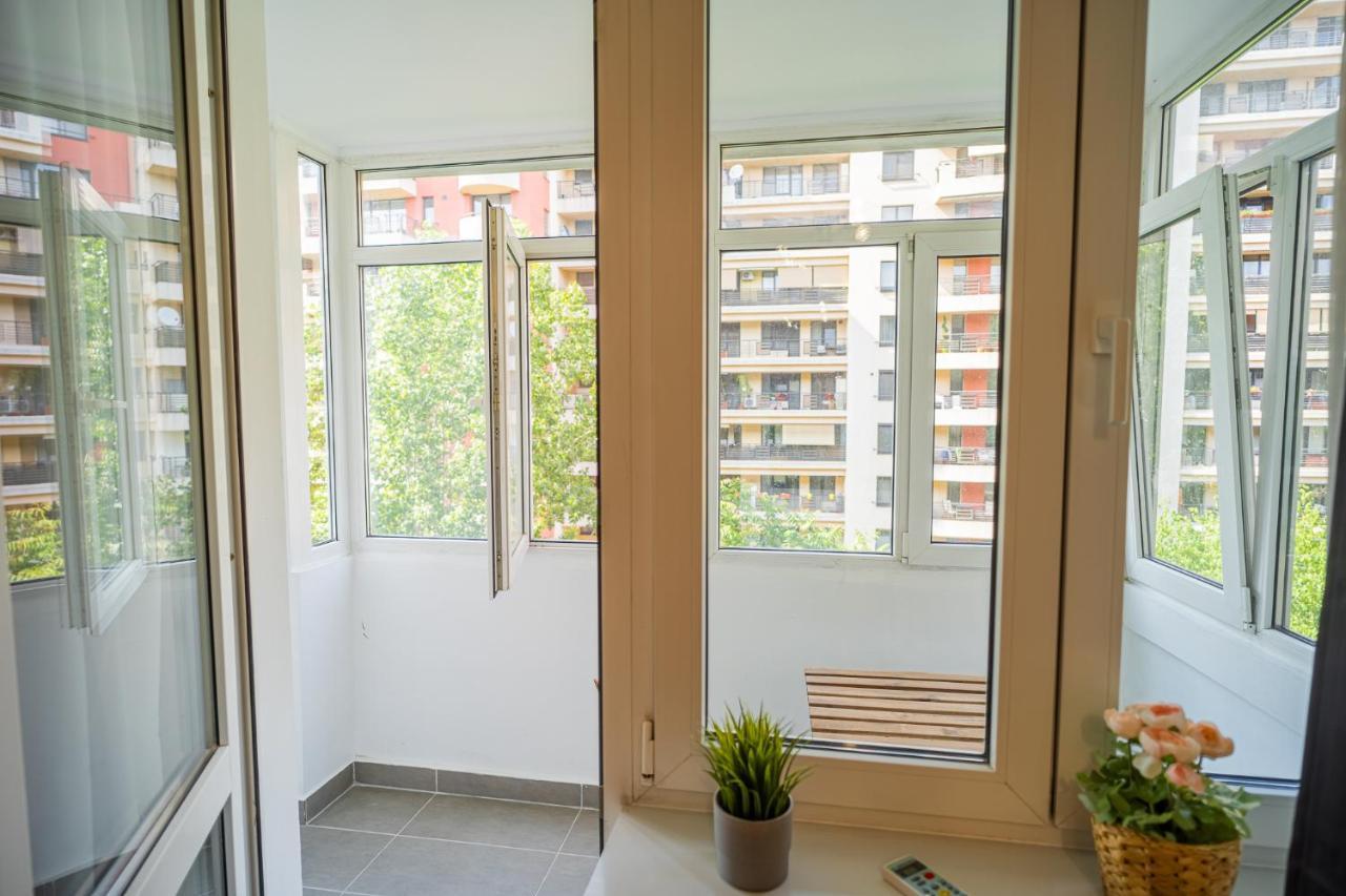 Spacious Newly Renovated 2br With Balcony Apartment