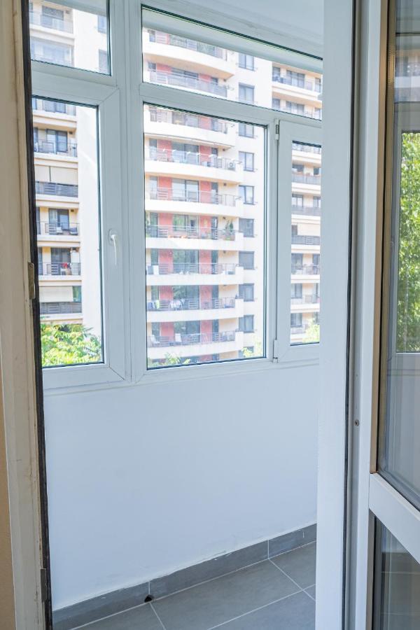 Spacious Newly Renovated 2br With Balcony Apartment *
