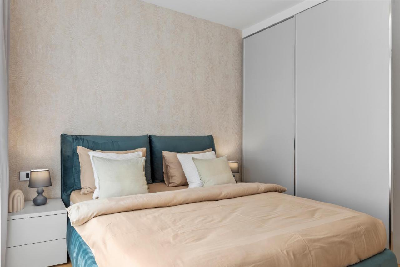 Aviation Tower Luxury Apartment *