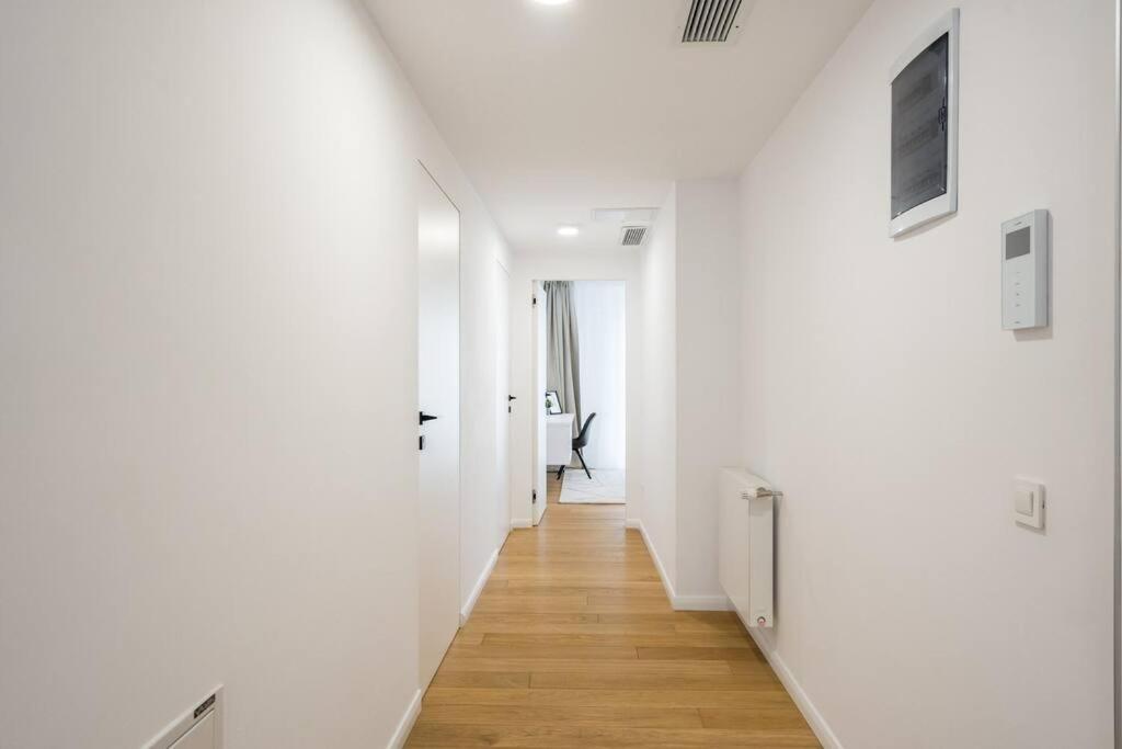 Luxurious New Penthouse + Parking