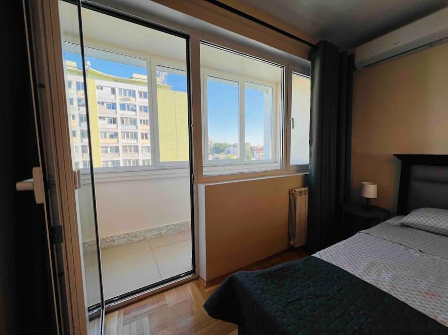 Central Royal Luxury Flat With 2 Bdr & 2 Balconies Apartment *
