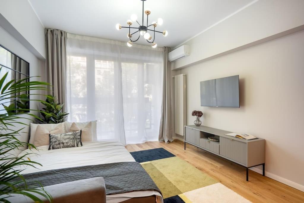 Sunny 2br Flat - Location - 3 Balconies Apartment