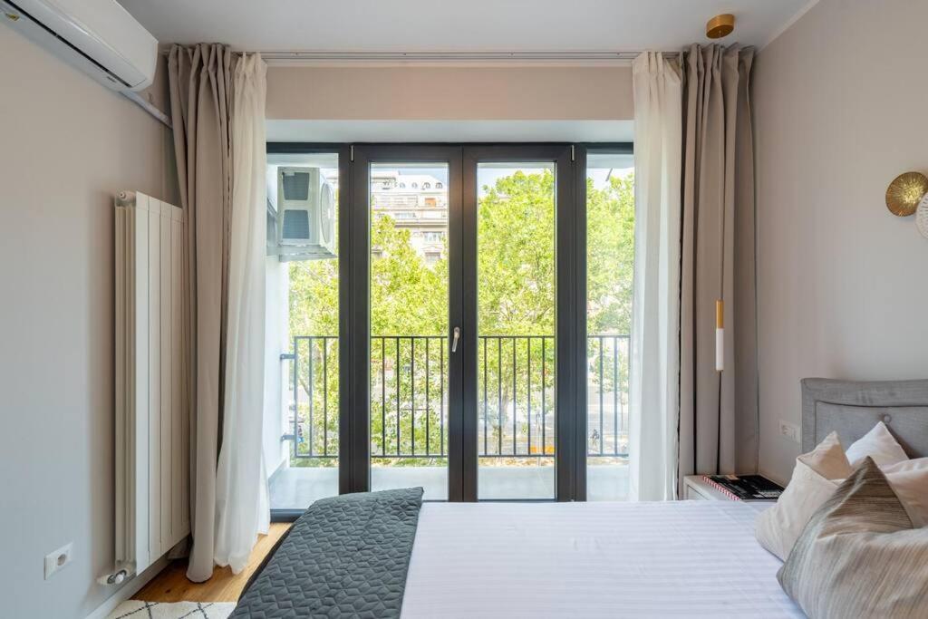 Sunny 2br Flat - Location - 3 Balconies