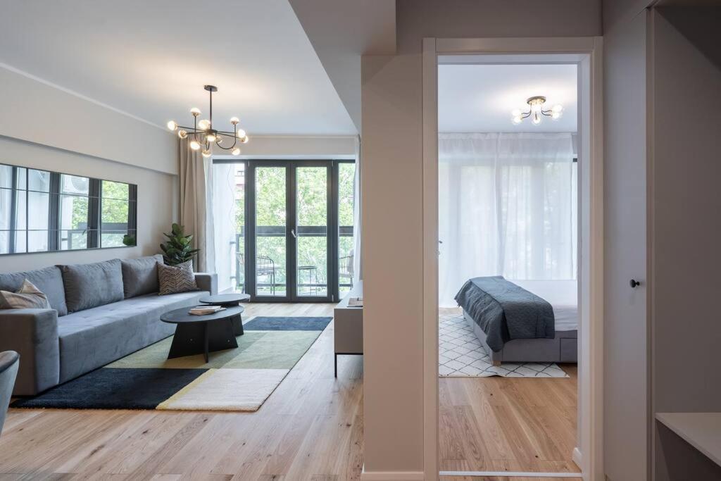 Sunny 2br Flat - Location - 3 Balconies Apartment
