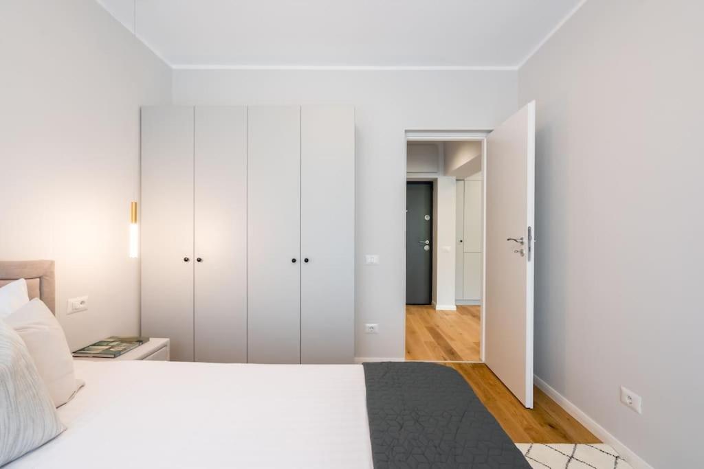 Sunny 2br Flat - Location - 3 Balconies