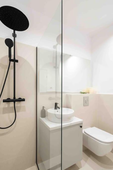 Sunny 2br Flat - Location - 3 Balconies Bucharest