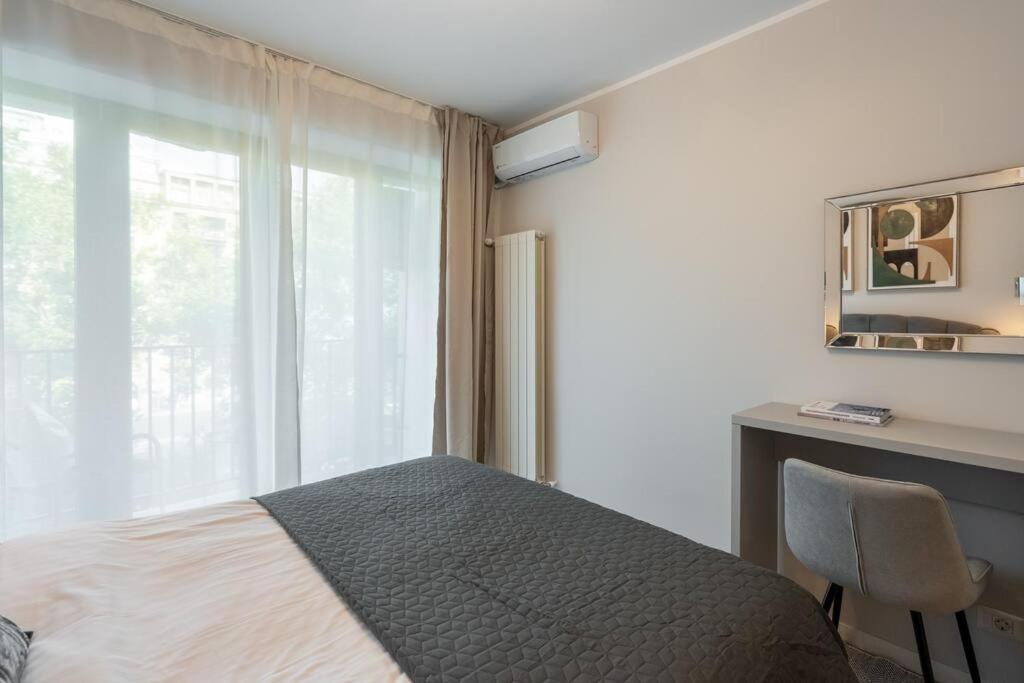 Sunny 2br Flat - Location - 3 Balconies *