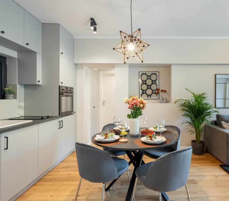 Sunny 2br Flat - Location - 3 Balconies