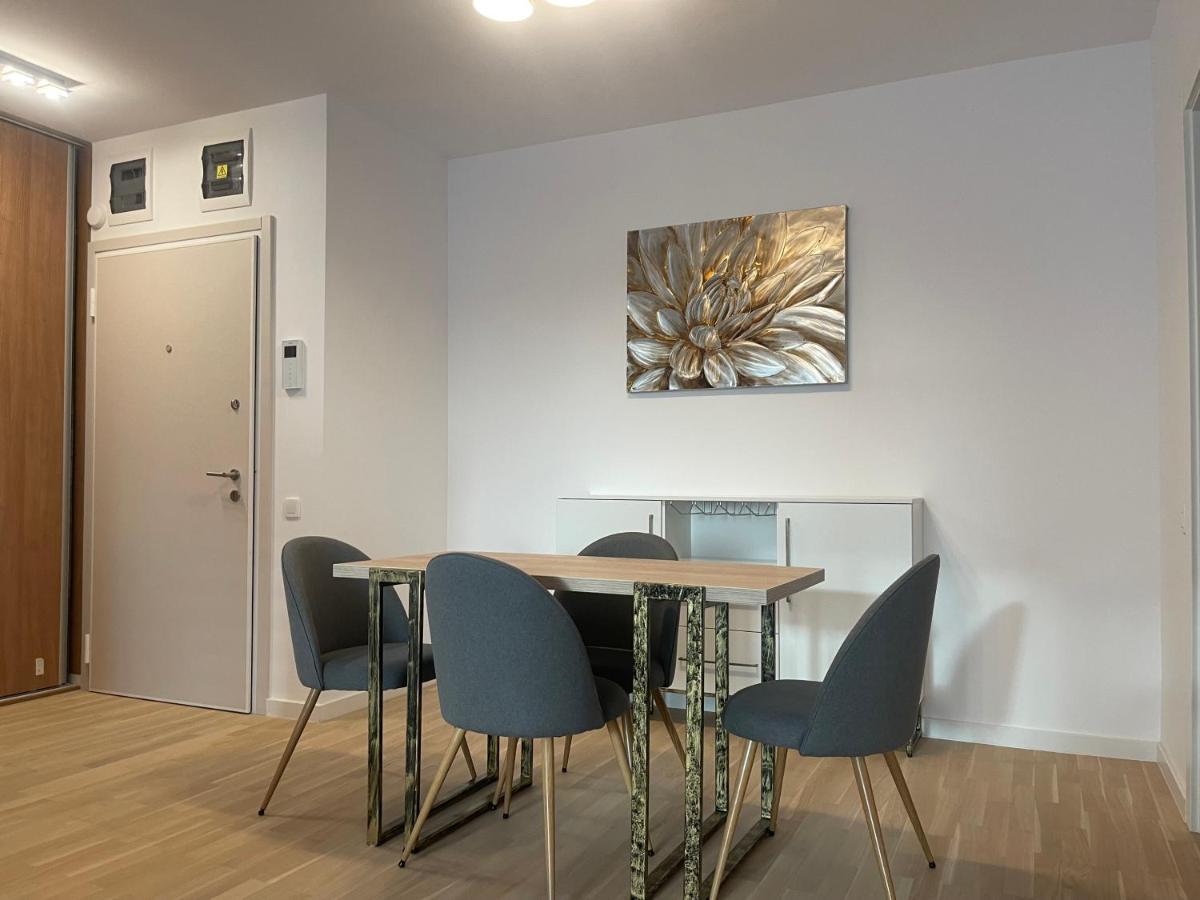 Apartment C-entral With Private Parking *
