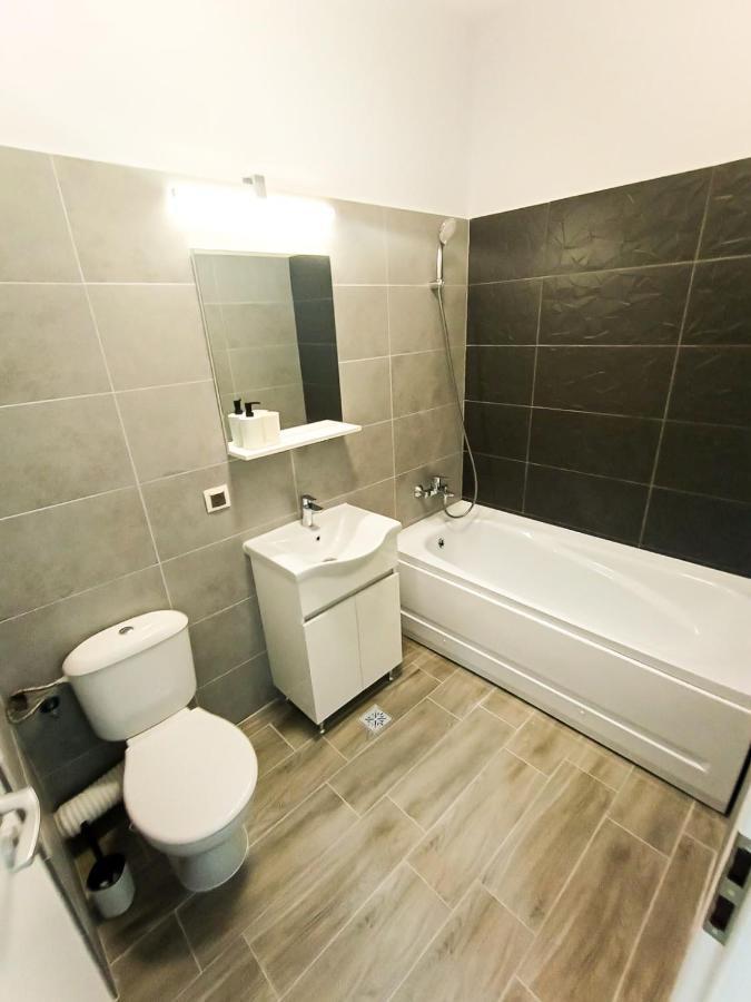 Quiet Retreat 1br Ap With Parking And Self Check In Apartment