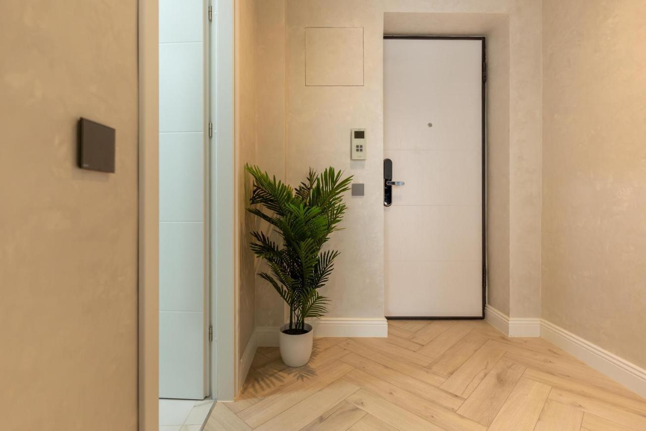 Wonderful 1br By Dambovita River: Old Town Bliss Apartment