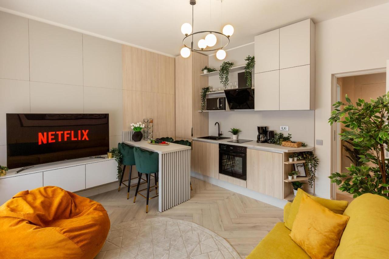 Wonderful 1br By Dambovita River: Old Town Bliss Bucharest
