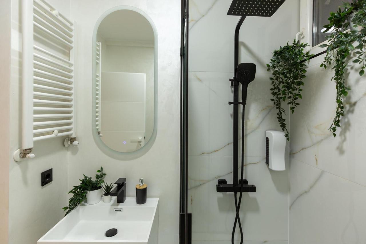 Wonderful 1br By Dambovita River: Old Town Bliss Bucharest