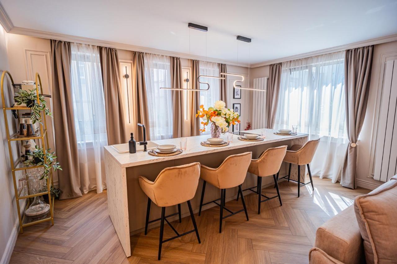 Pink Perfection - One-bedroom Gemstone Oasis Apartament
