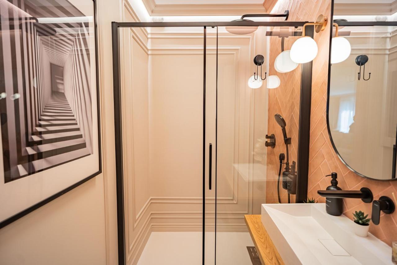 Pink Perfection - One-bedroom Gemstone Oasis Apartament Bucureşti