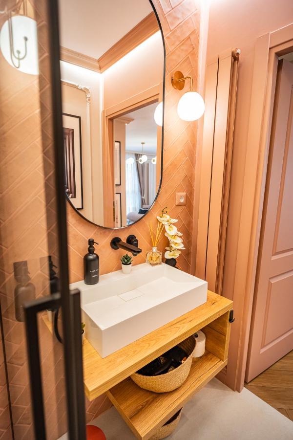Pink Perfection - One-bedroom Gemstone Oasis Apartament *