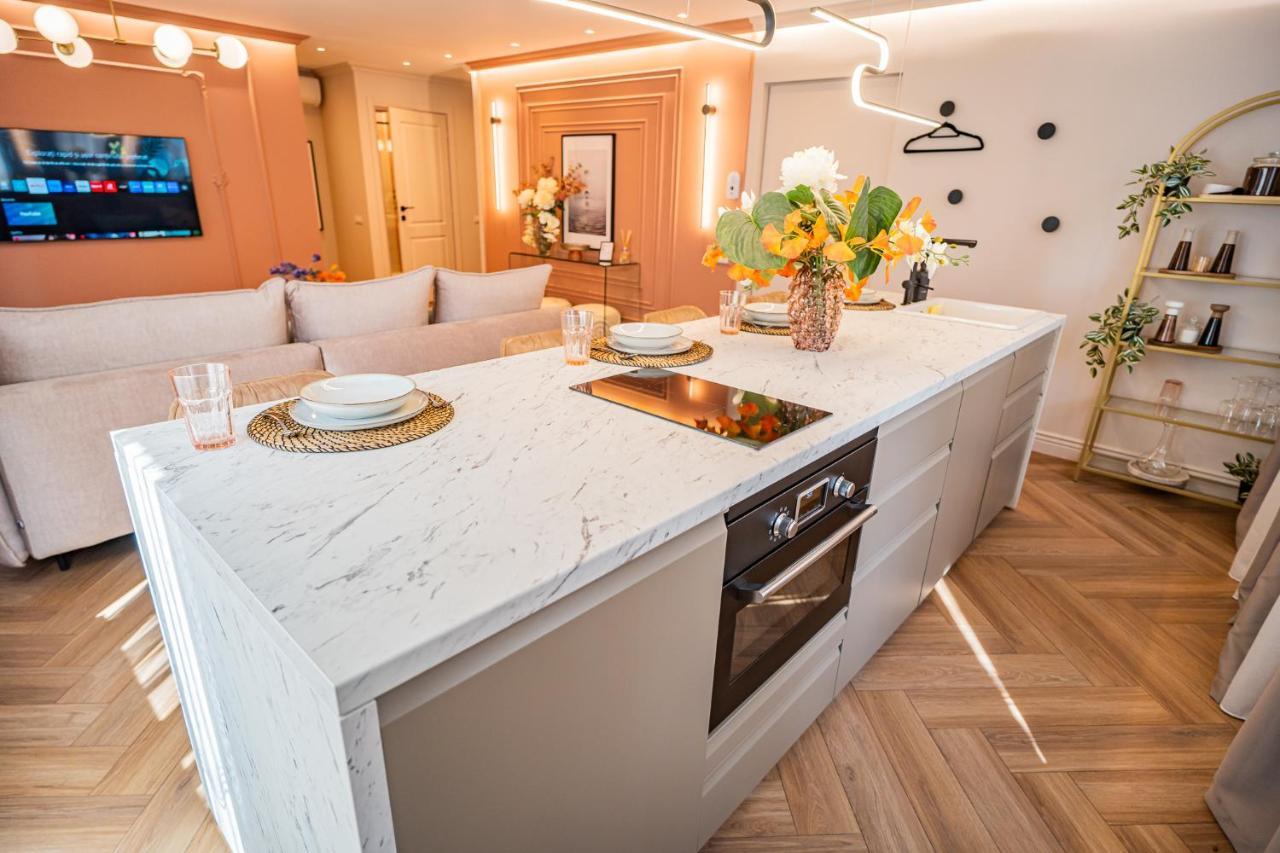 Pink Perfection - One-bedroom Gemstone Oasis * Bucureşti