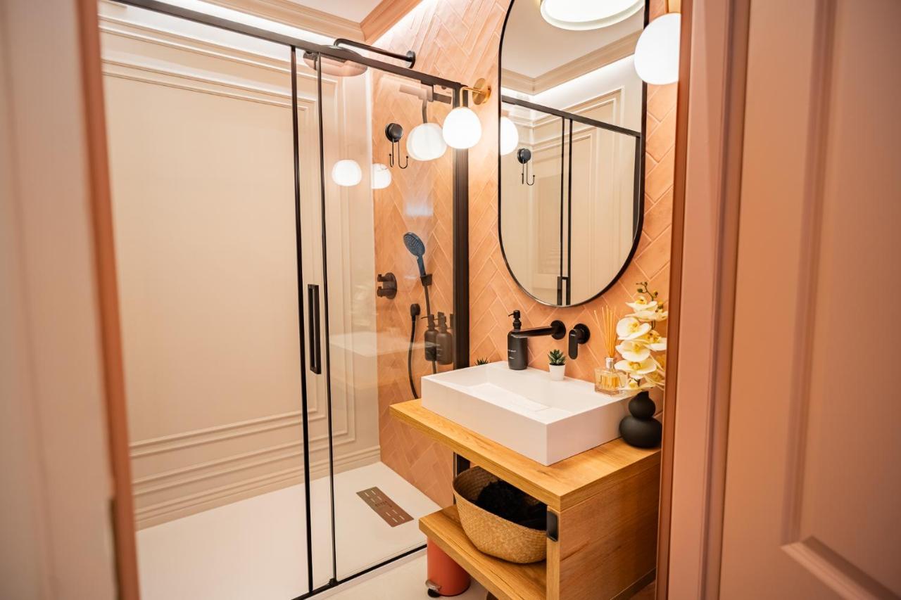Pink Perfection - One-bedroom Gemstone Oasis Bucureşti