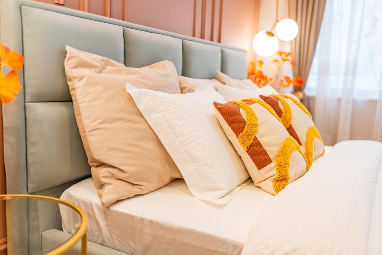 Pink Perfection - One-bedroom Gemstone Oasis Bucureşti