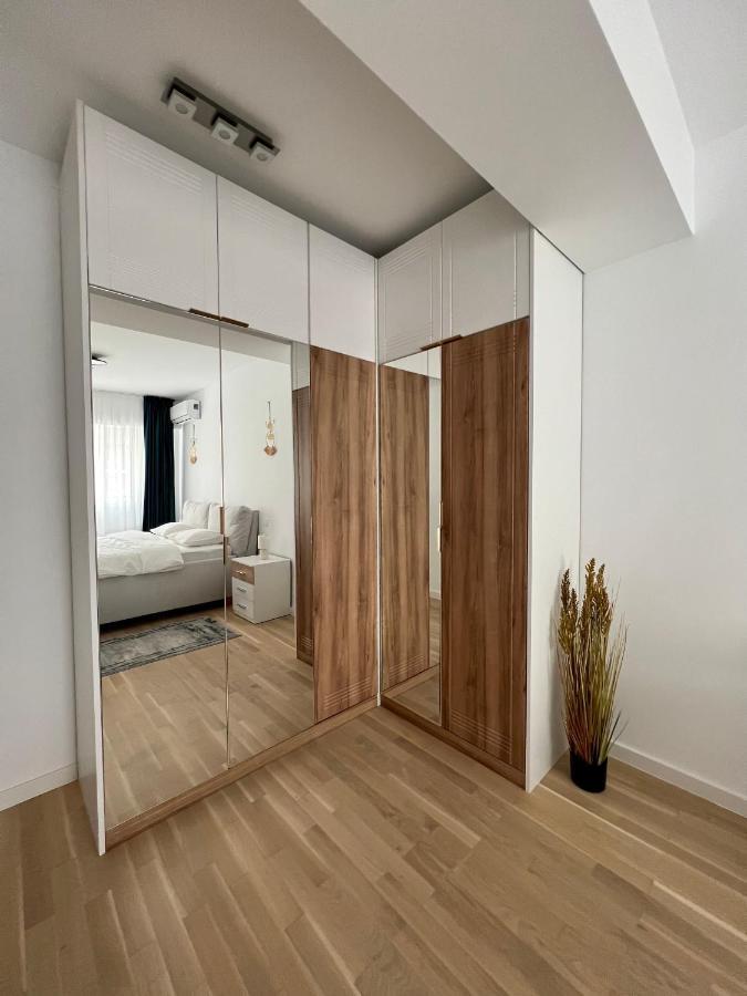 C-entral With Private Parking Apartment *