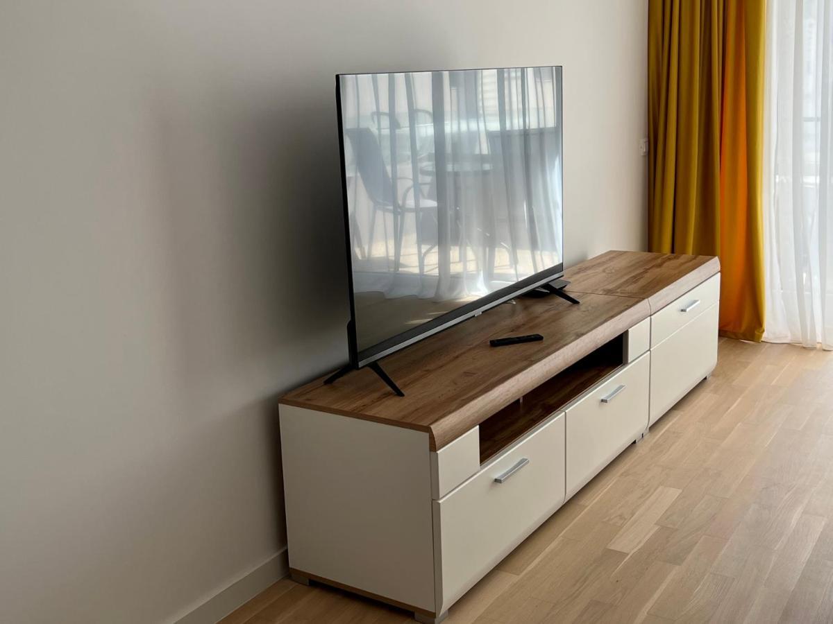 C-entral With Private Parking Apartment